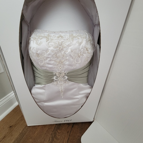 Alfred Angelo wedding dress - Picture 4 of 4